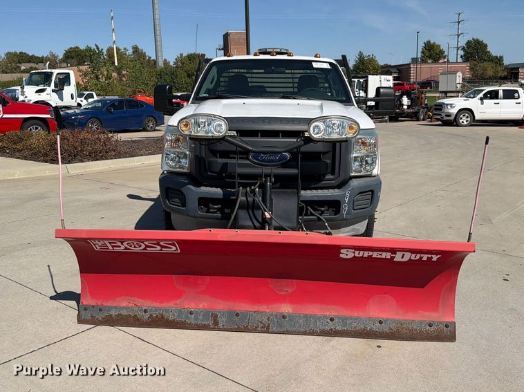 image for item FN5926 2015 Ford F350 Super Duty flatbed pickup truck