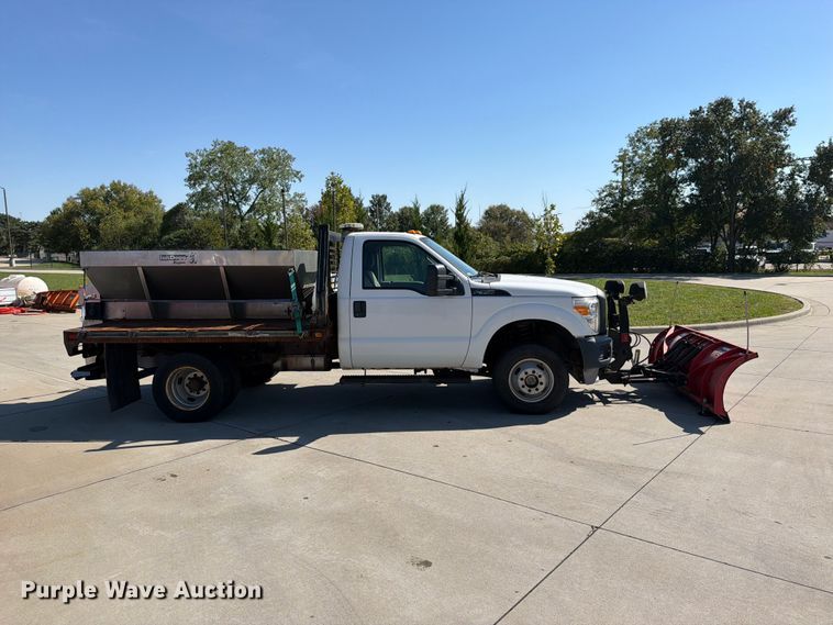 image for item FN5926 2015 Ford F350 Super Duty flatbed pickup truck