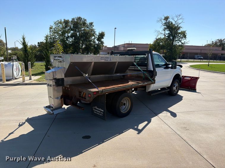 image for item FN5926 2015 Ford F350 Super Duty flatbed pickup truck