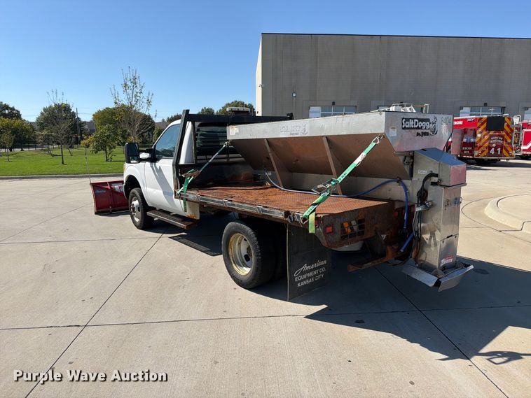 image for item FN5926 2015 Ford F350 Super Duty flatbed pickup truck