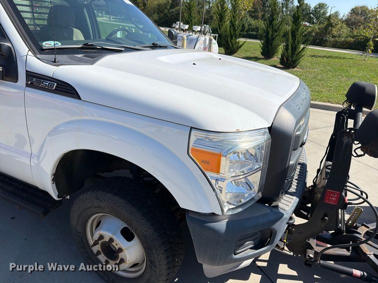 image for item FN5926 2015 Ford F350 Super Duty flatbed pickup truck