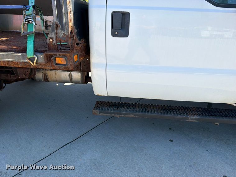 image for item FN5926 2015 Ford F350 Super Duty flatbed pickup truck