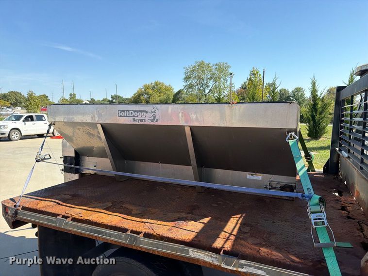 image for item FN5926 2015 Ford F350 Super Duty flatbed pickup truck
