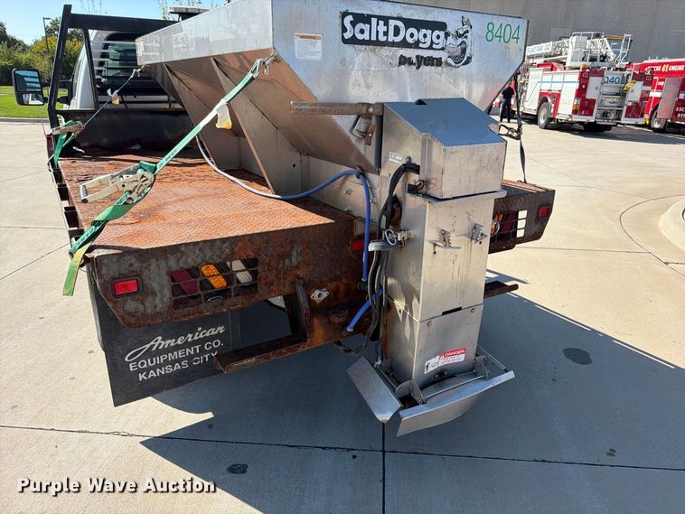 image for item FN5926 2015 Ford F350 Super Duty flatbed pickup truck
