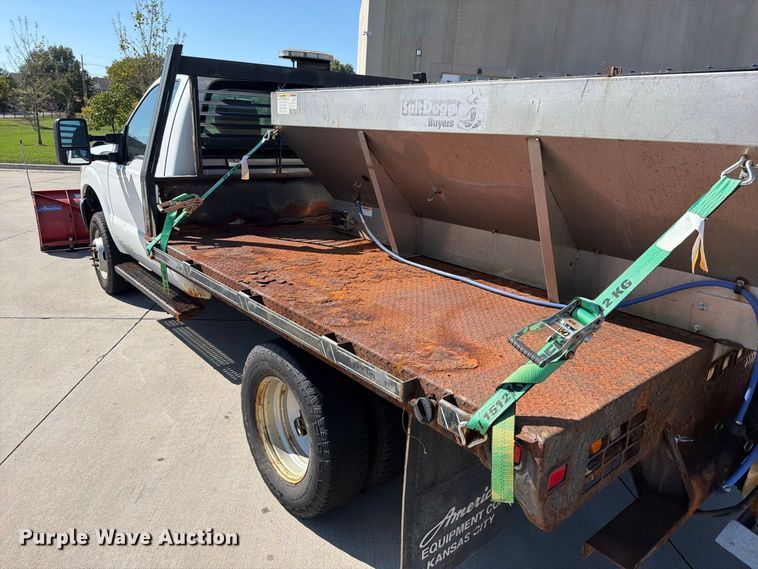 image for item FN5926 2015 Ford F350 Super Duty flatbed pickup truck