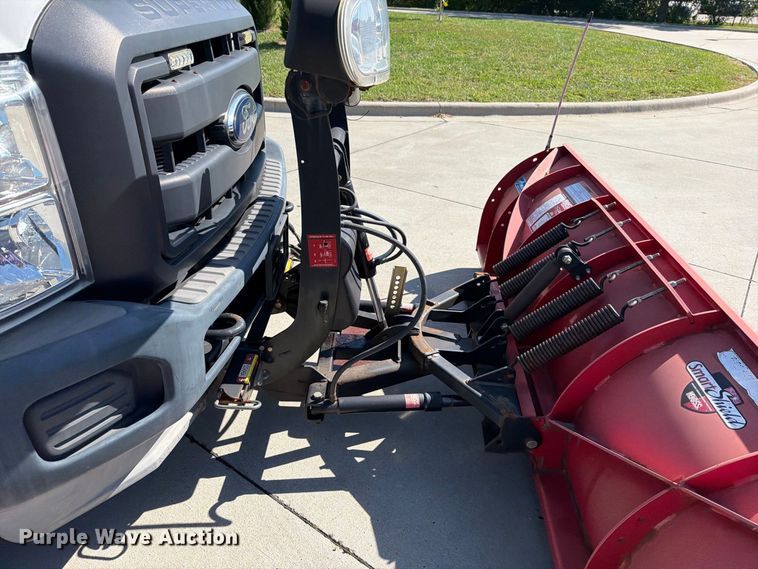 image for item FN5926 2015 Ford F350 Super Duty flatbed pickup truck
