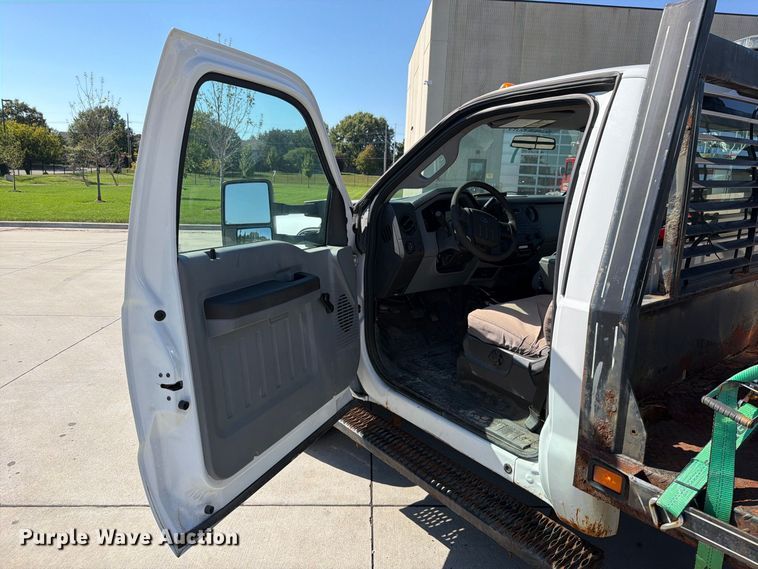 image for item FN5926 2015 Ford F350 Super Duty flatbed pickup truck