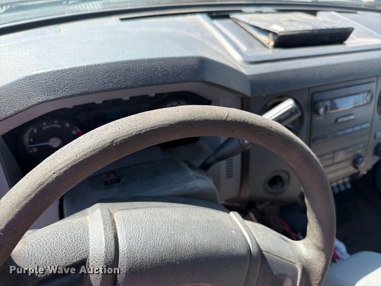 image for item FN5926 2015 Ford F350 Super Duty flatbed pickup truck