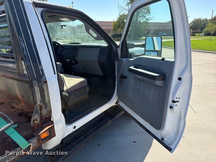 image for item FN5926 2015 Ford F350 Super Duty flatbed pickup truck