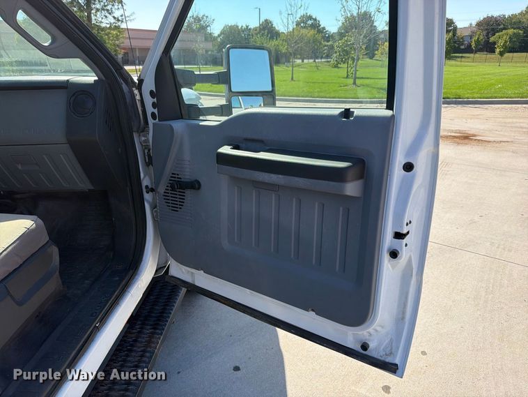 image for item FN5926 2015 Ford F350 Super Duty flatbed pickup truck