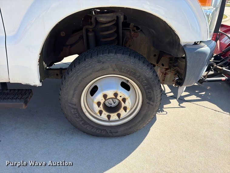 image for item FN5926 2015 Ford F350 Super Duty flatbed pickup truck