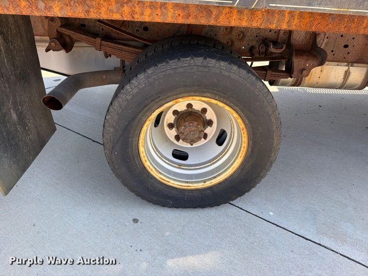 image for item FN5926 2015 Ford F350 Super Duty flatbed pickup truck