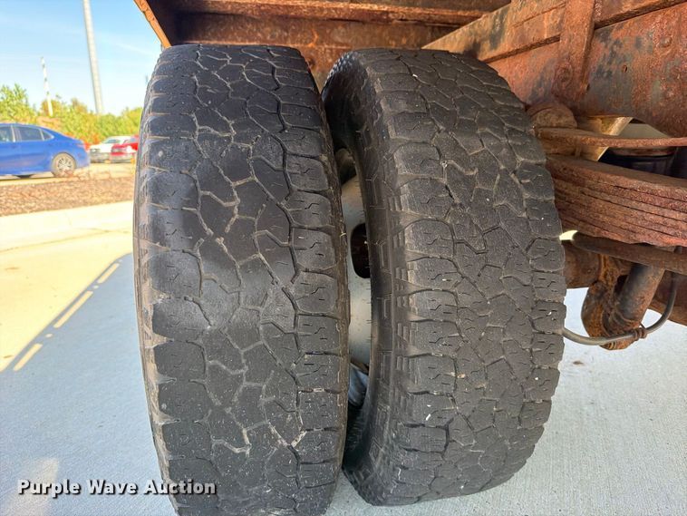 image for item FN5926 2015 Ford F350 Super Duty flatbed pickup truck