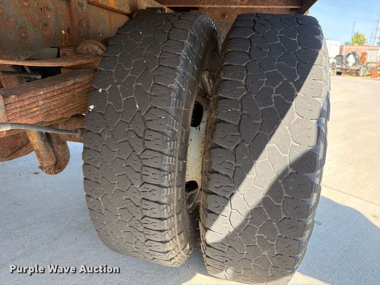image for item FN5926 2015 Ford F350 Super Duty flatbed pickup truck