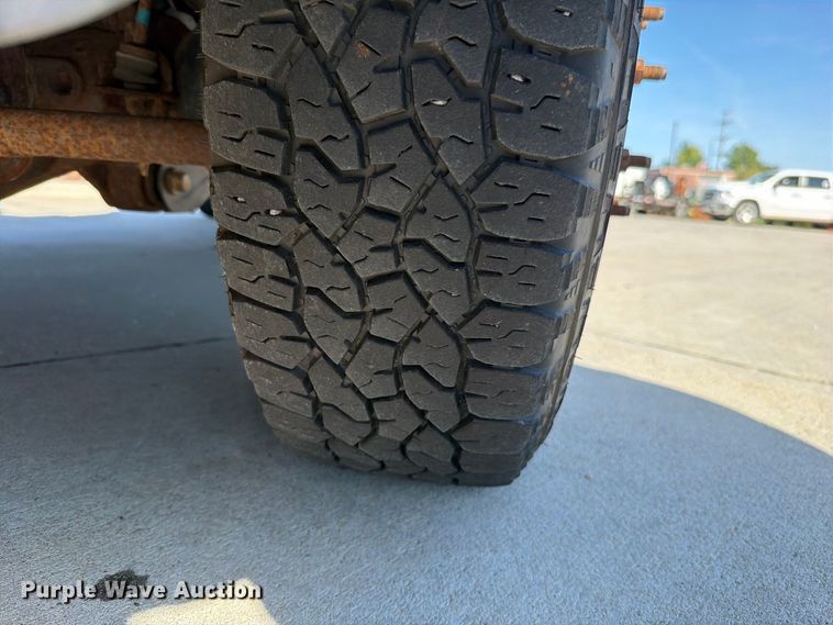 image for item FN5926 2015 Ford F350 Super Duty flatbed pickup truck