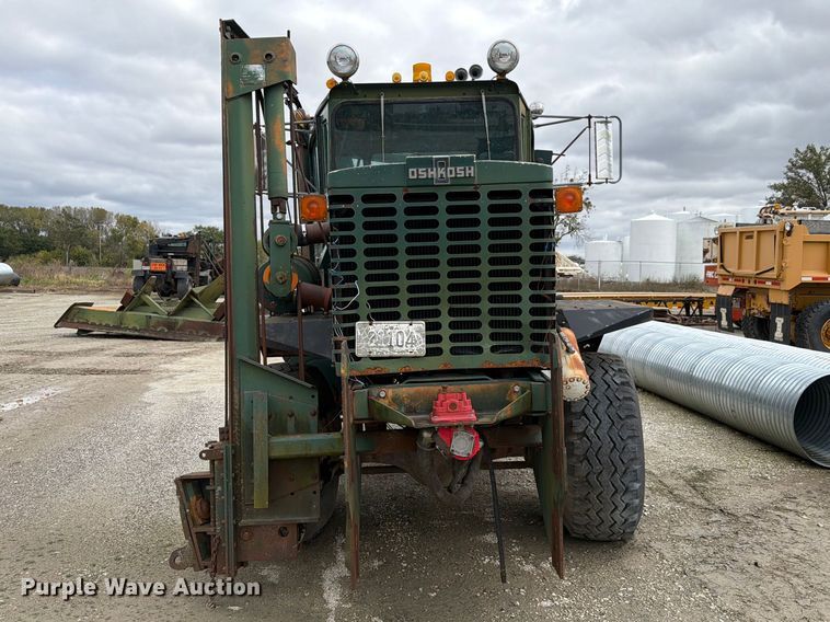 image for item FP3150 1978 Oshkosh P2323-5 plow truck