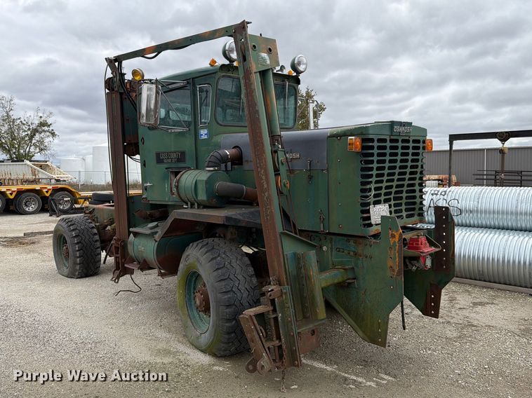image for item FP3150 1978 Oshkosh P2323-5 plow truck