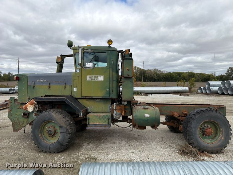 image for item FP3150 1978 Oshkosh P2323-5 plow truck