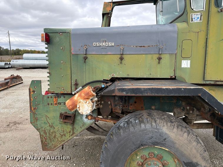 image for item FP3150 1978 Oshkosh P2323-5 plow truck