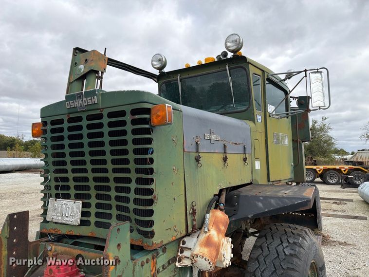 image for item FP3150 1978 Oshkosh P2323-5 plow truck