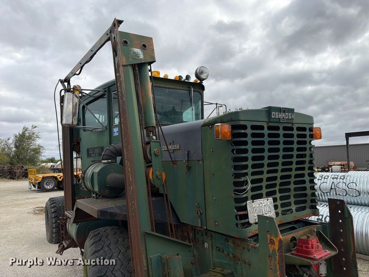image for item FP3150 1978 Oshkosh P2323-5 plow truck