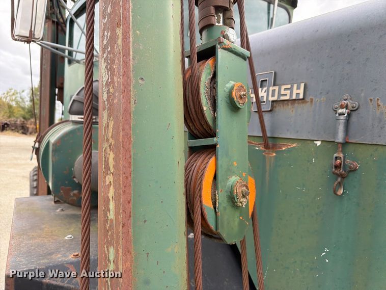 image for item FP3150 1978 Oshkosh P2323-5 plow truck