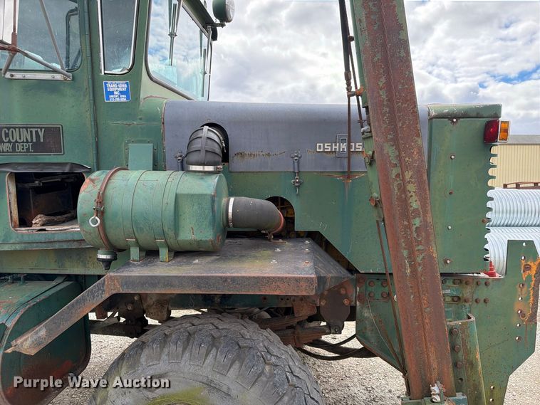 image for item FP3150 1978 Oshkosh P2323-5 plow truck