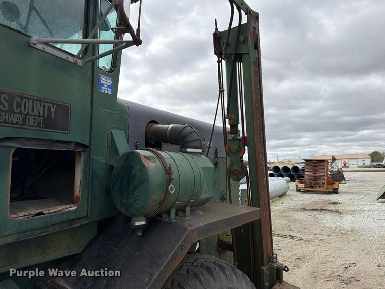 image for item FP3150 1978 Oshkosh P2323-5 plow truck