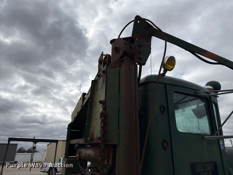 image for item FP3150 1978 Oshkosh P2323-5 plow truck