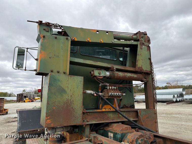 image for item FP3150 1978 Oshkosh P2323-5 plow truck