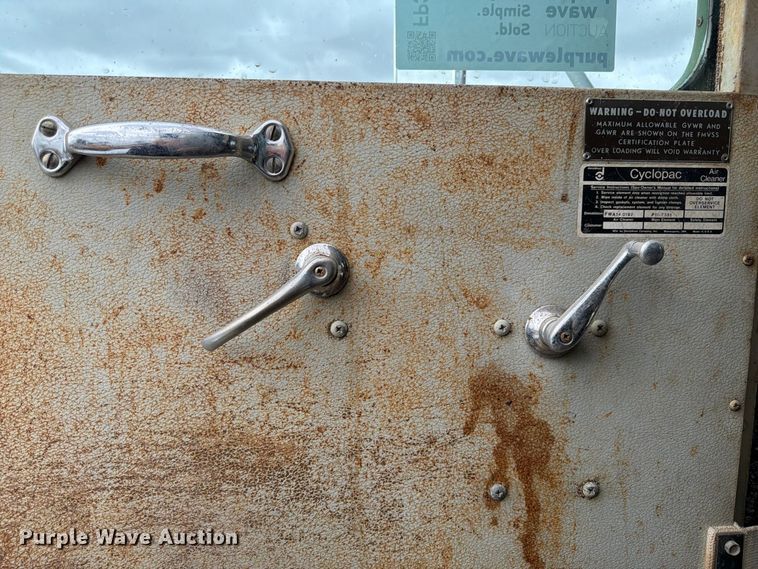 image for item FP3150 1978 Oshkosh P2323-5 plow truck