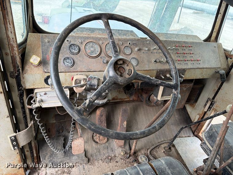 image for item FP3150 1978 Oshkosh P2323-5 plow truck