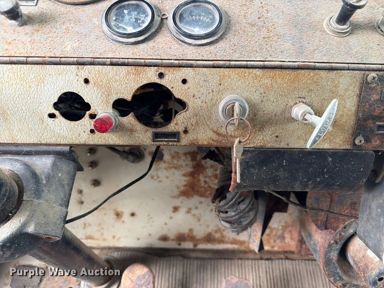 image for item FP3150 1978 Oshkosh P2323-5 plow truck