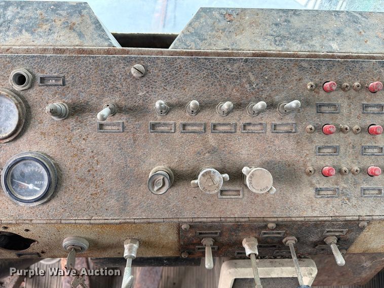 image for item FP3150 1978 Oshkosh P2323-5 plow truck