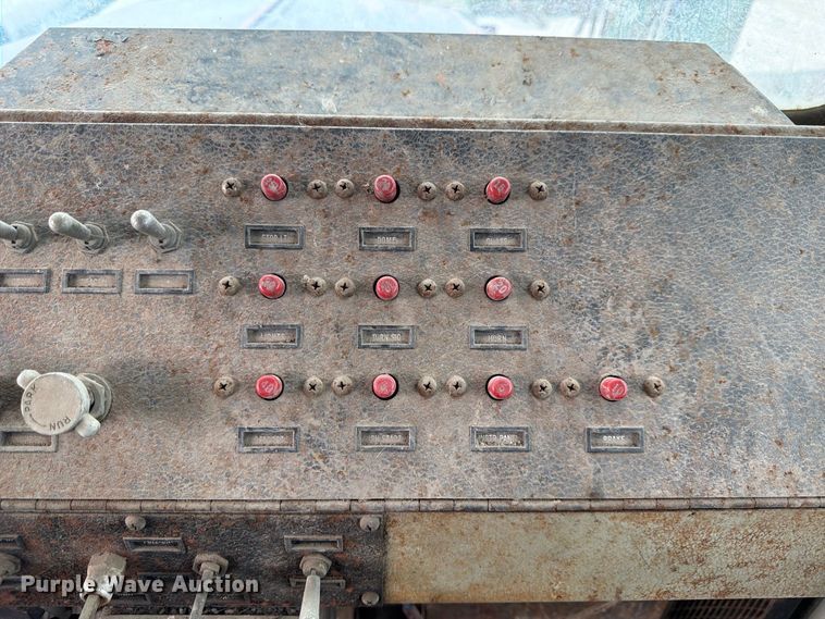 image for item FP3150 1978 Oshkosh P2323-5 plow truck