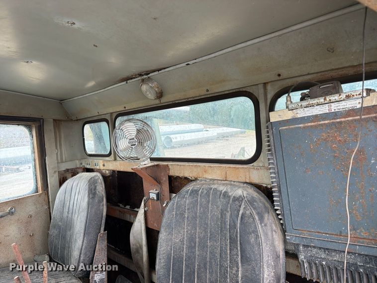 image for item FP3150 1978 Oshkosh P2323-5 plow truck