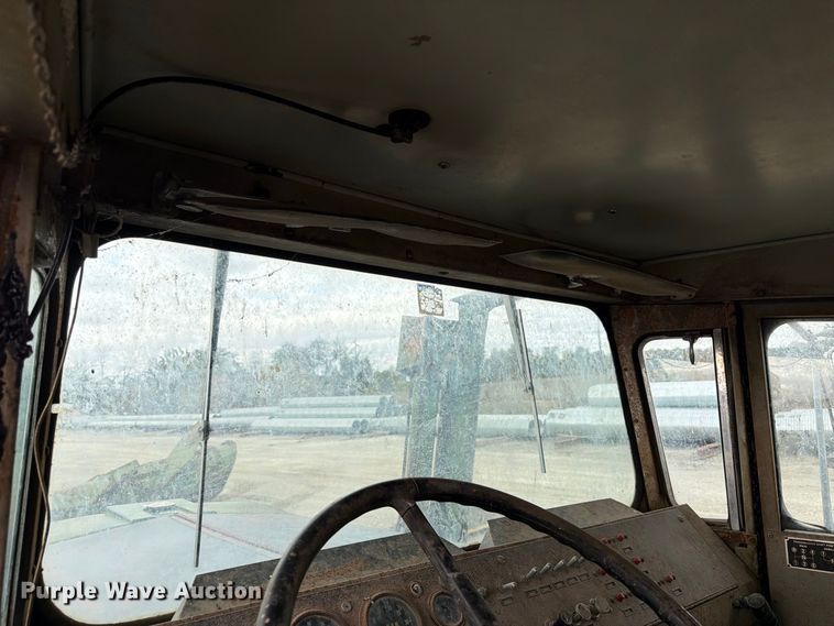 image for item FP3150 1978 Oshkosh P2323-5 plow truck