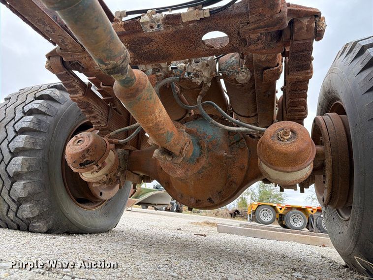 image for item FP3150 1978 Oshkosh P2323-5 plow truck