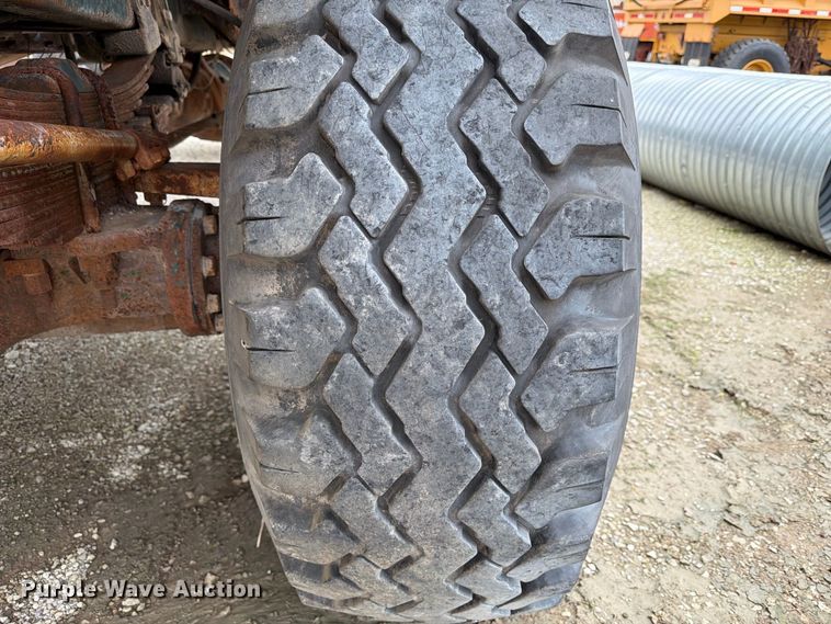image for item FP3150 1978 Oshkosh P2323-5 plow truck