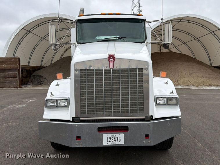 image for item FP3151 2013 Kenworth T800 semi truck