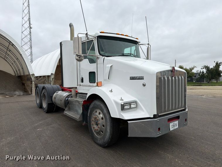 image for item FP3151 2013 Kenworth T800 semi truck