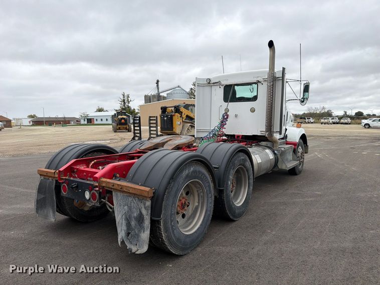 image for item FP3151 2013 Kenworth T800 semi truck