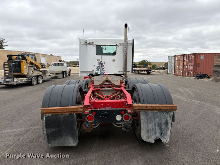 image for item FP3151 2013 Kenworth T800 semi truck