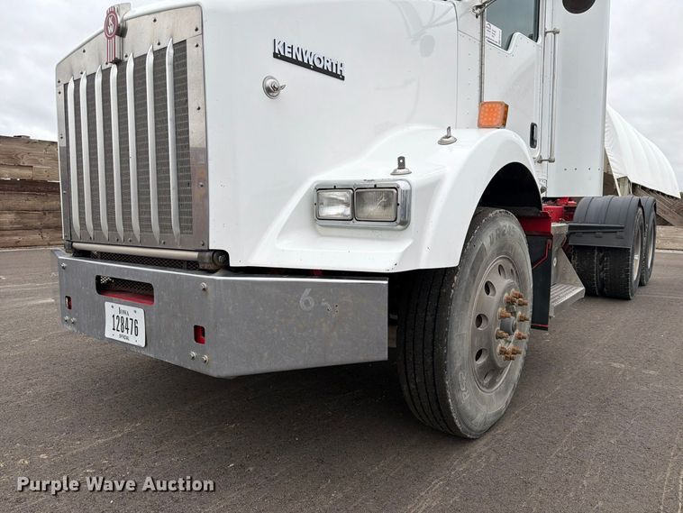 image for item FP3151 2013 Kenworth T800 semi truck