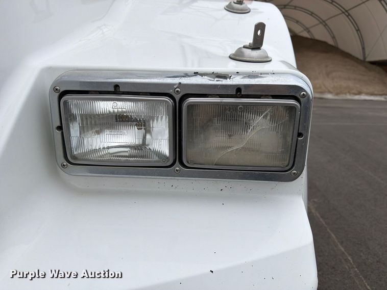 image for item FP3151 2013 Kenworth T800 semi truck