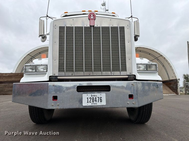 image for item FP3151 2013 Kenworth T800 semi truck