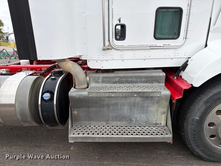 image for item FP3151 2013 Kenworth T800 semi truck