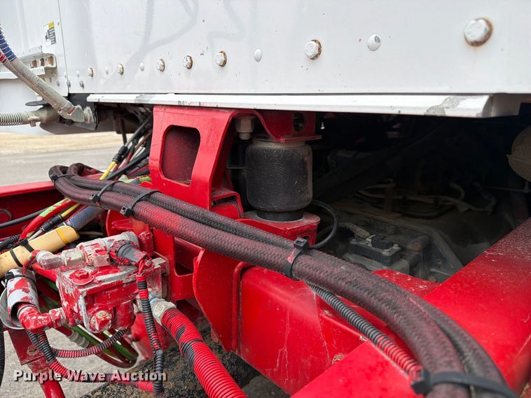 image for item FP3151 2013 Kenworth T800 semi truck