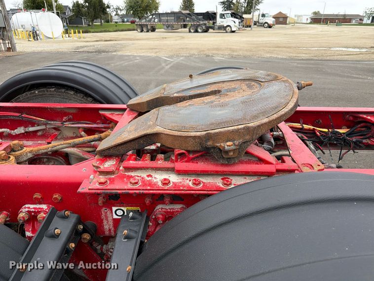 image for item FP3151 2013 Kenworth T800 semi truck