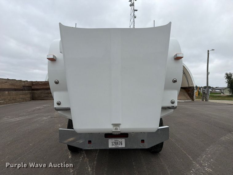 image for item FP3151 2013 Kenworth T800 semi truck